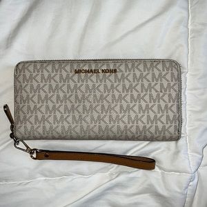 Michael Kors large logo continental wallet in the color vanilla